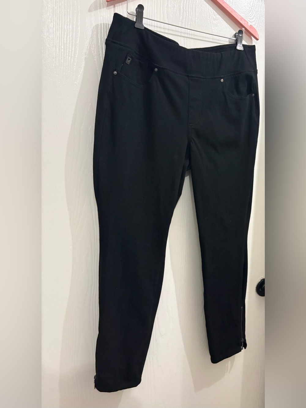 Belle by Kim Gravel
Black stretch pull on jeans 16